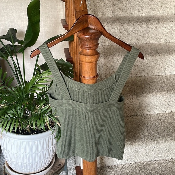 GAP 2000s Y2K Green Ribbed Knit Crop Tank Top - Picture 4 of 7
